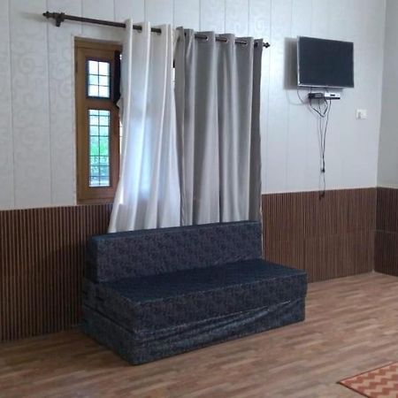 Karthik Resorts, Jeolikote Нейнитал Екстериор снимка