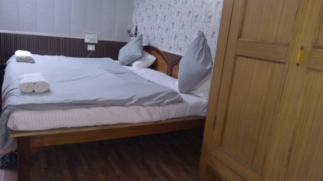 Karthik Resorts, Jeolikote Нейнитал Екстериор снимка